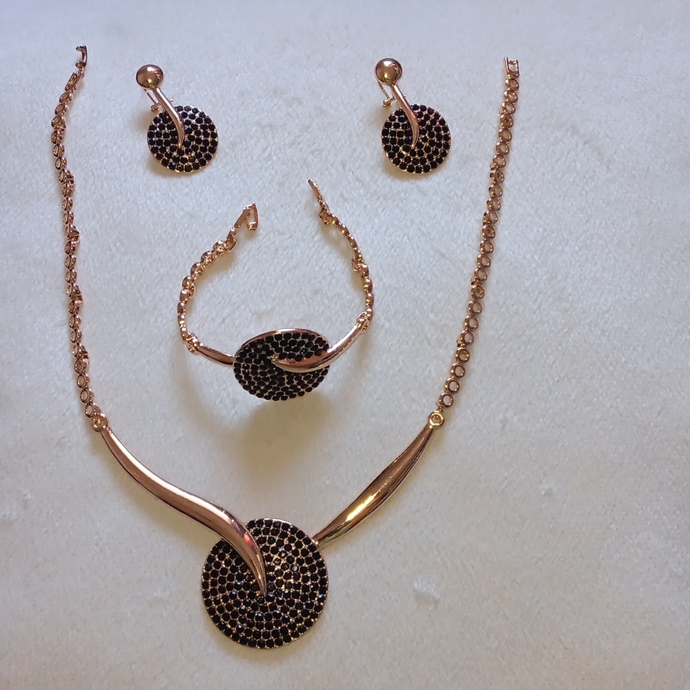 Elegant necklace set ring adjustable comes w gift box